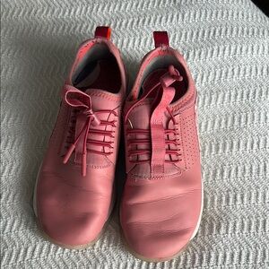 Clove Nursing Sneakers Pink Camo Size 7
